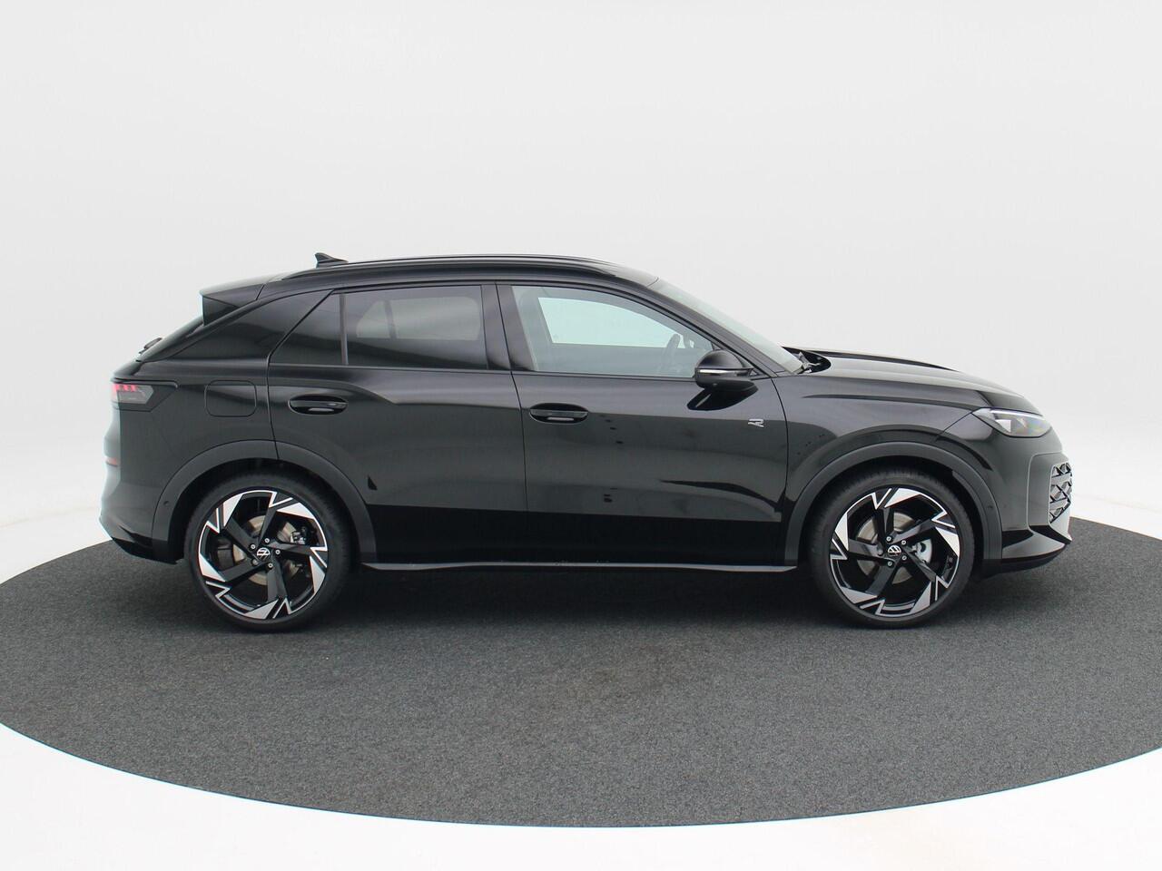 Volkswagen T-Roc R-Line First Edition 1.5 eTSI 150 PK | Trekhaak | 360 Camera | Head-Up | Elektrische Achterklep | Stoel- en Stoelverwarming |