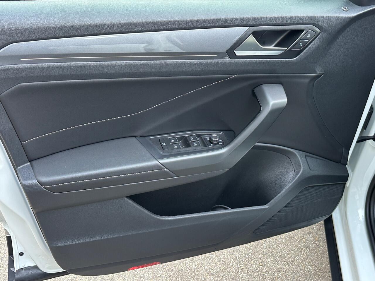 Volkswagen T-Roc 1.5 TSI 150pk DSG Style | Trekhaak | Navi | IQ light | Adapt. Cruise | Rijklaar incl. garantie