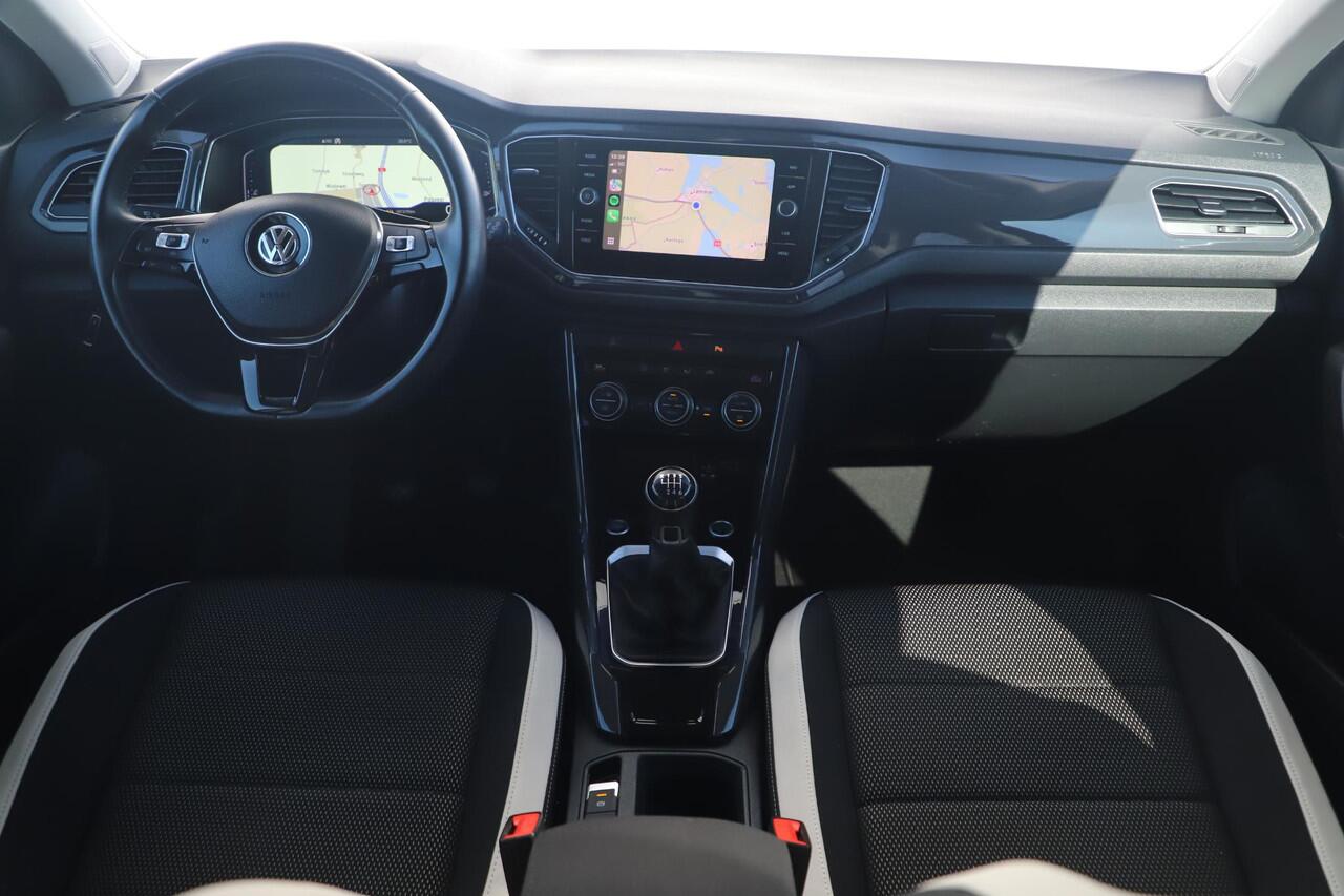 Volkswagen T-Roc 1.0 TSI Sport Virtual 17 inch Keyless Navigatie Achteruitrijcamera Carplay Android Adaptive Cruise Lane Assist Full LED Getint Glas