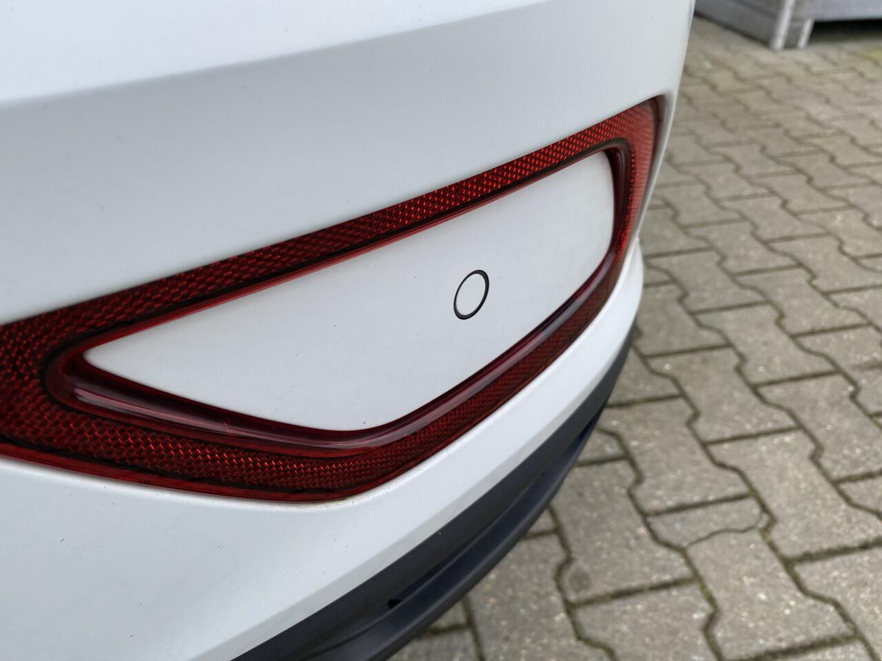 Volkswagen T-Roc 1.5 TSI Life Business Trekhaak & Virtual Cockpit, App Connect