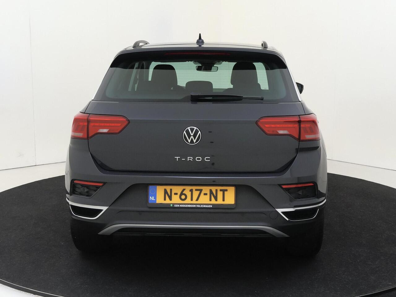 Volkswagen T-Roc 1.5 TSI Style | CarPlay | Airco | Parkeersensoren | Adaptieve cruise control | Lane- en frontassist | Bluetooth |