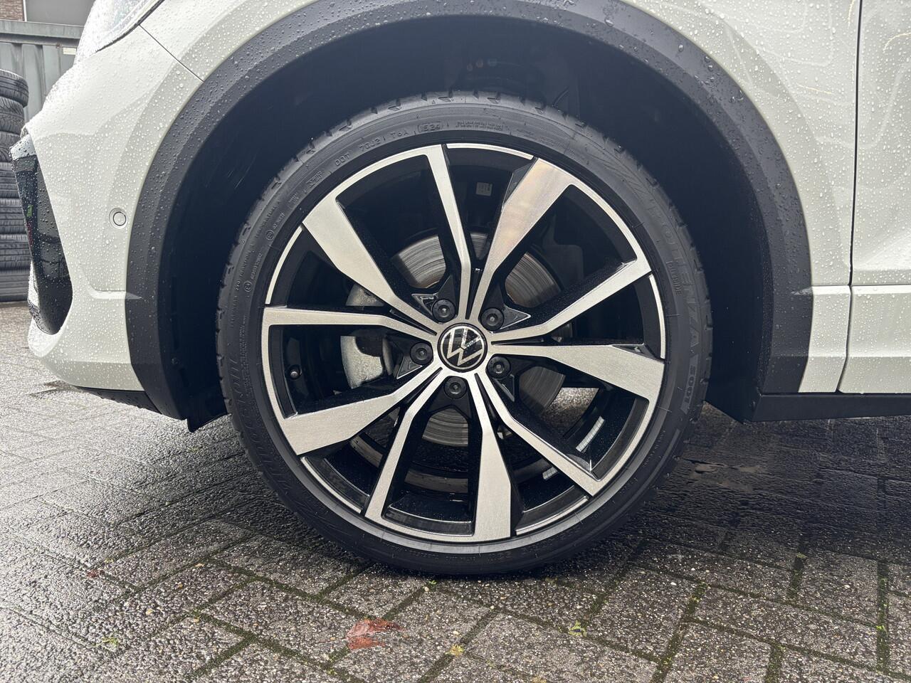 Volkswagen T-Roc 1.5 TSI 150pk R-Line DSG Automaat Cockpit Pro / Panoramadak / Led Matrix / 19"LM Velgen / App-Connect / Camera Navigatie / Ergo Active bestuurdersstoel / Achterklep electrisch /