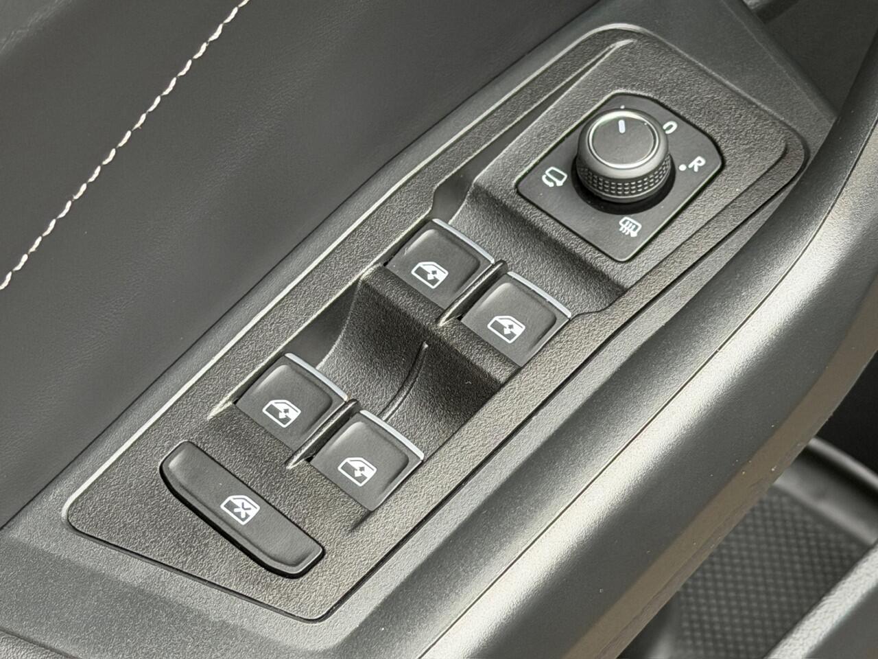 Volkswagen T-Roc 1.5 TSI 150pk DSG R-Line | Camera | Keyless | Elek. Achterklep | Dode hoek | Rijklaar incl. 1 jaar Bovag garantie