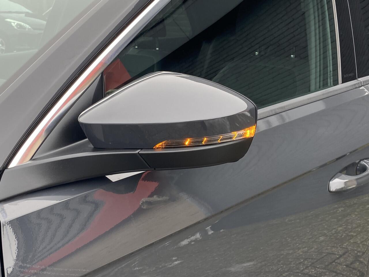 Volkswagen T-Roc 1.5 TSI Sport 150 pk AUT. | 1e eigenaar | dealer onderhouden | digitale cockpit | navigatie | elektr. a. klep