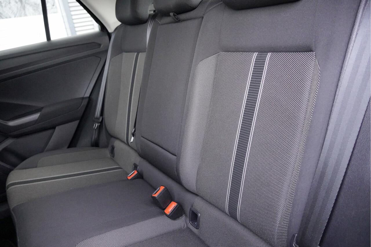 Volkswagen T-Roc 1.0 TSI Style Executive BJ2019 Lmv 16" | Led | Pdc | Navi | App-Connect | Achteruitrijcamera | Climate control | Cruise control | Extra getint glas