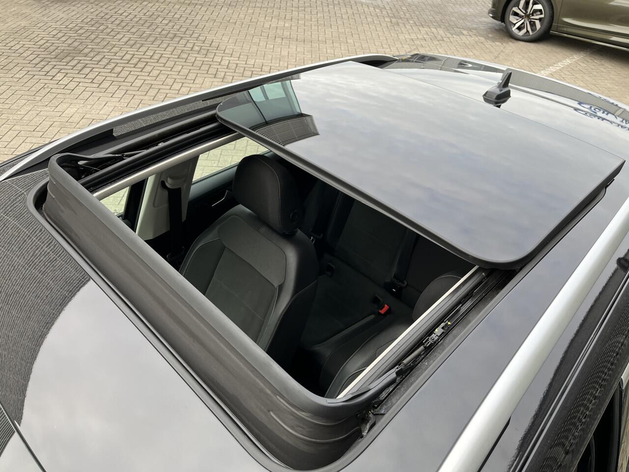 Volkswagen T-Roc 1.5 TSI 150PK DSG Style / Digital Cockpit Pro / Panoramadak / Park Assist / Dodehoeksensor / App Connect / Stoelverwarming **