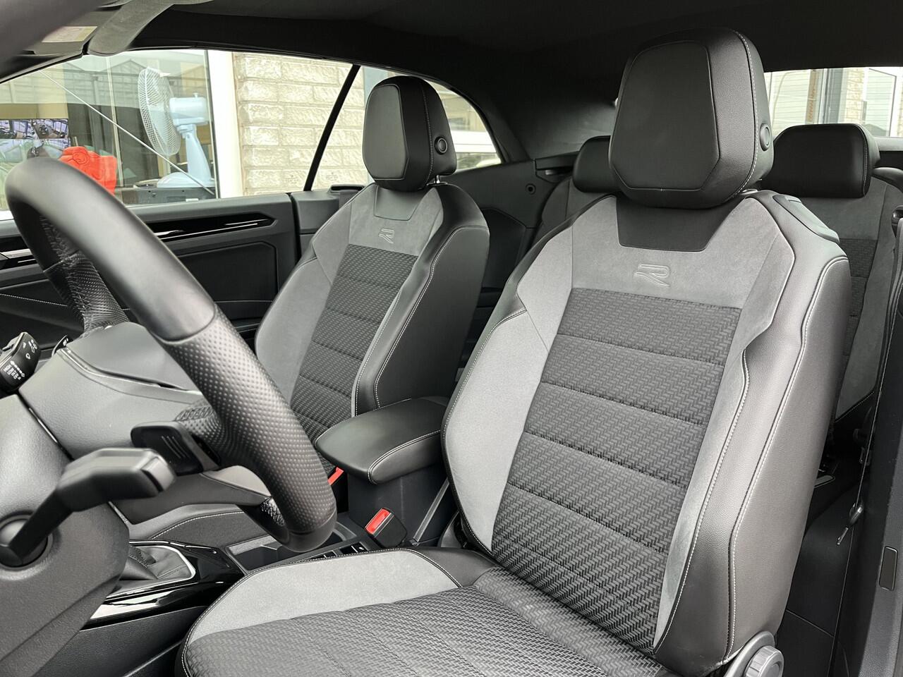 Volkswagen T-Roc Cabrio 1.5 TSI 2x R-Line / AUTOMAAT/ BLACK STYLE/ CAMERA/ PARK. SENSOREN/ DODE HOEK/ STOEL-STUURVERWARM./ IQ. LIGHT/ DIGITAL DASHBOARD/ ADAPT. CRUISE/ APP CONNECT/ NAVI/ CLIMA/ DAB/ 18" LMV