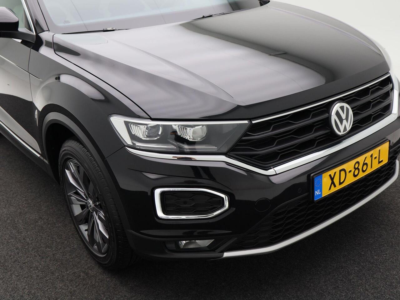 Volkswagen T-Roc 1.0 TSi 115 Pk Sport | Adaptive Cruise | Carplay | Navigatiesysteem | LED | Privacy Glass | Sensoren | Climate Control | 17 Inch