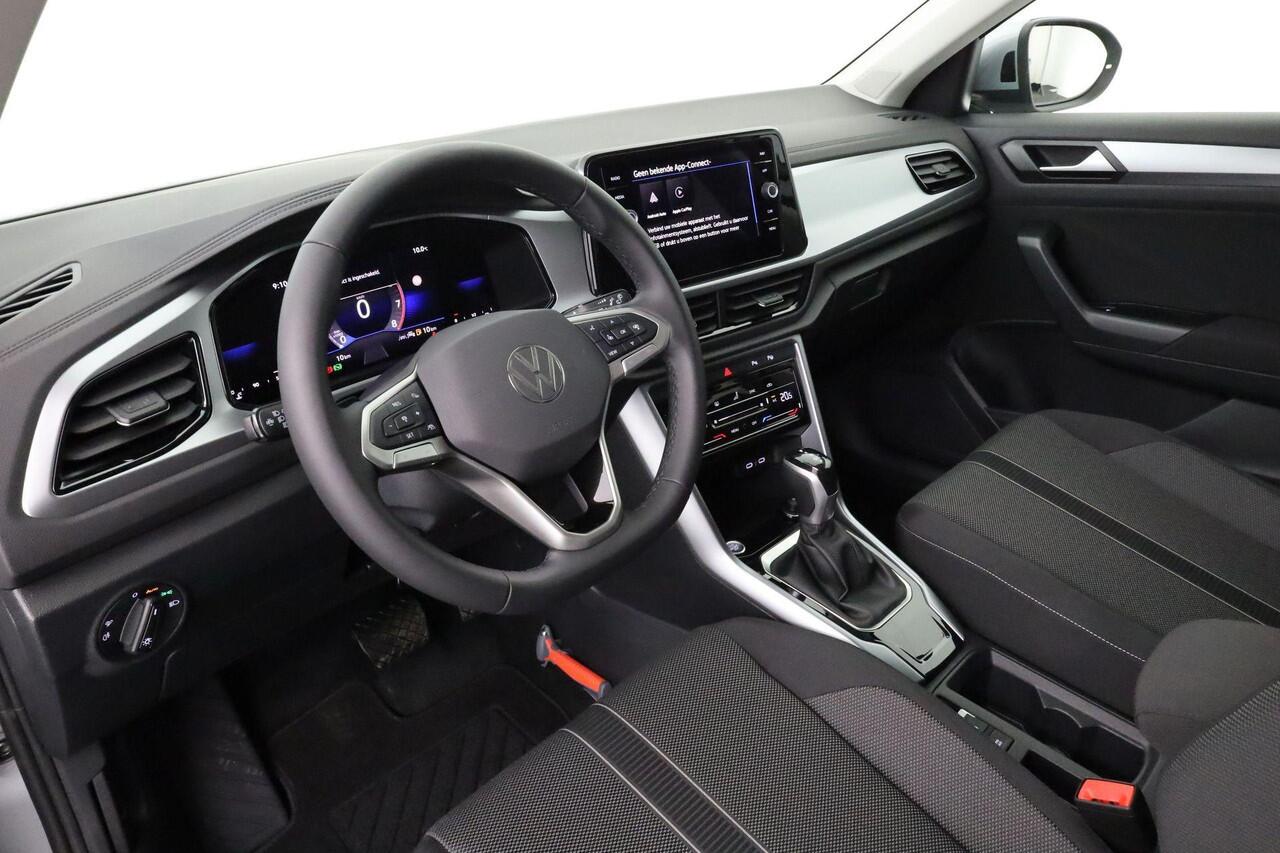 Volkswagen T-Roc Life Edition 1.5 TSI 110 kW / 150 pk DSG | IQ Light | Camera | Park Assist | Side Assist | 17 inch