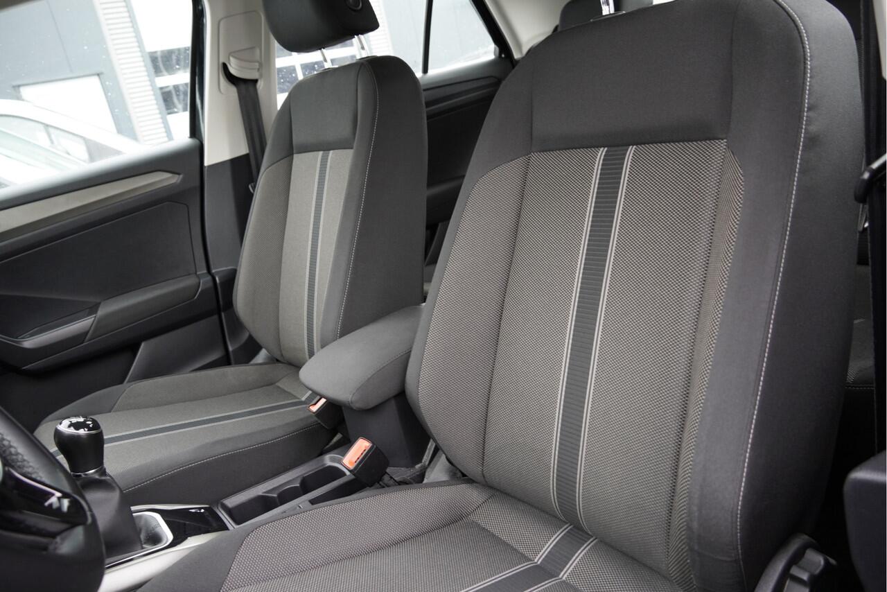 Volkswagen T-Roc 1.0 TSI Style BJ2020 Lmv 16" | Led | Navi | Pdc | App-Connect | Airco | Cruise control | Getint glas