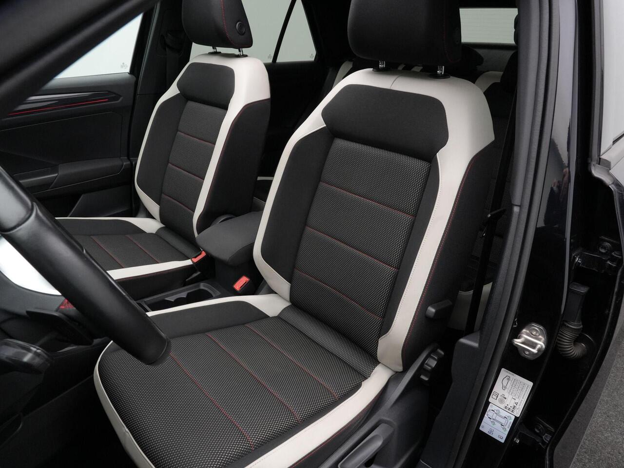 Volkswagen T-Roc 1.5 TSI 150 pk DSG Sport Business R / R-Line | Panoramadak | Trekhaak | Stoelverwarming | Side Assist | Adaptive Cruise