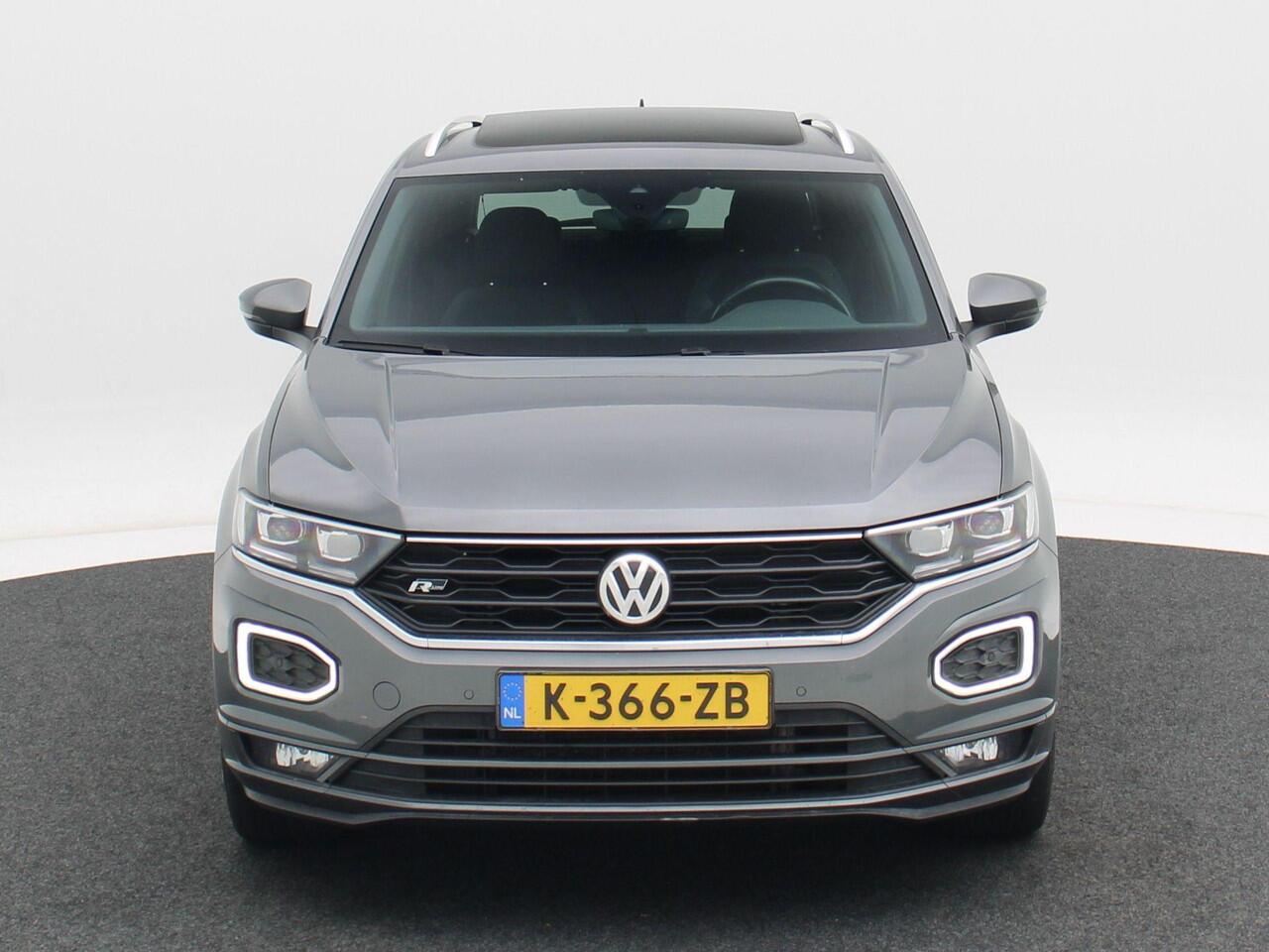Volkswagen T-Roc 1.5 TSi 150 Pk Automaat Sport Business R-Line | Panoramadak | Adaptive Cruise | Climate Control | Stoelverwarming | Parkeersensoren | Bluetooth | Trekhaak | Navigatie | 19 Inch | 67.919 Km!!