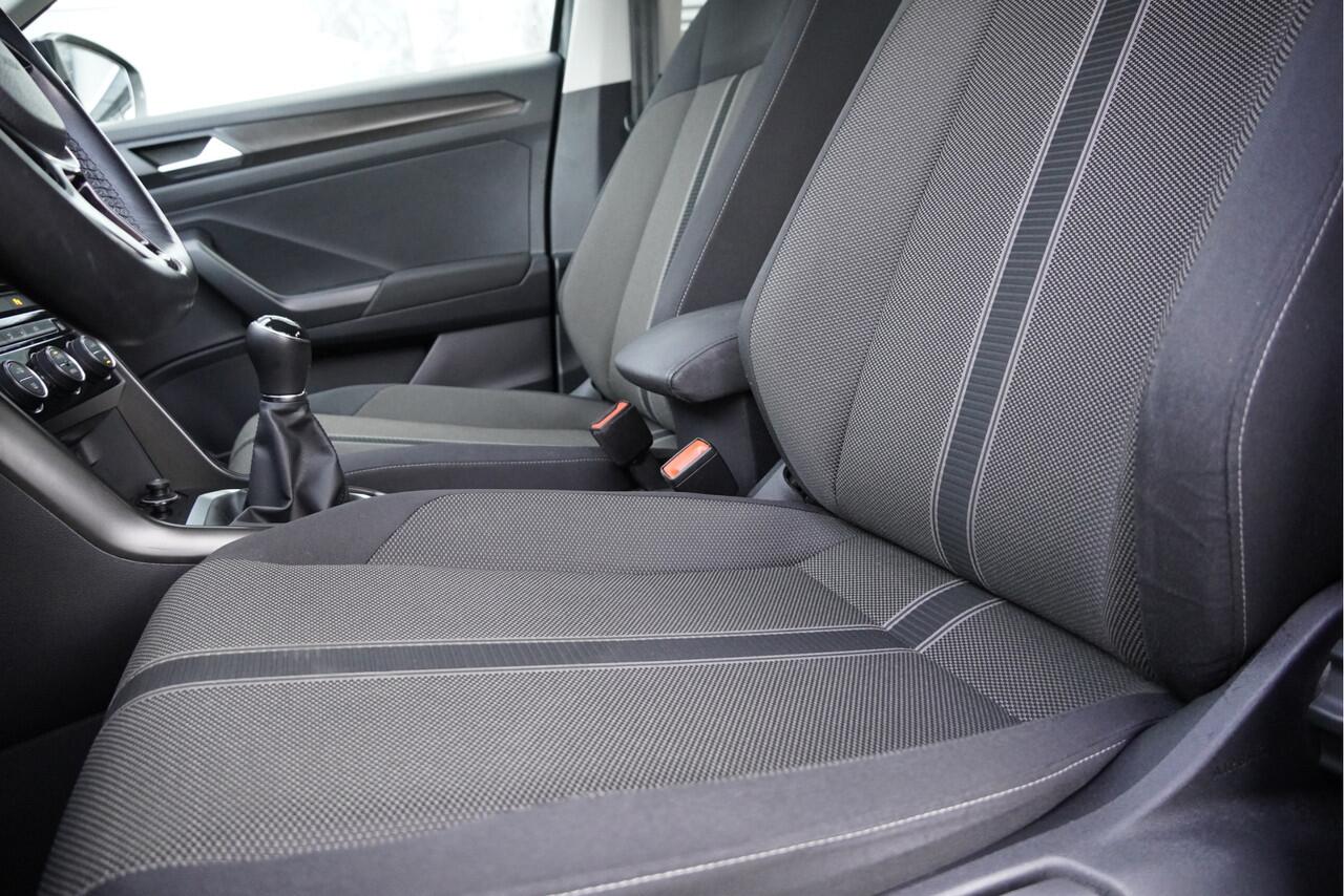 Volkswagen T-Roc 1.0 TSI Style Executive BJ2019 Lmv 16" | Led | Pdc | Navi | App-Connect | Achteruitrijcamera | Climate control | Cruise control | Extra getint glas