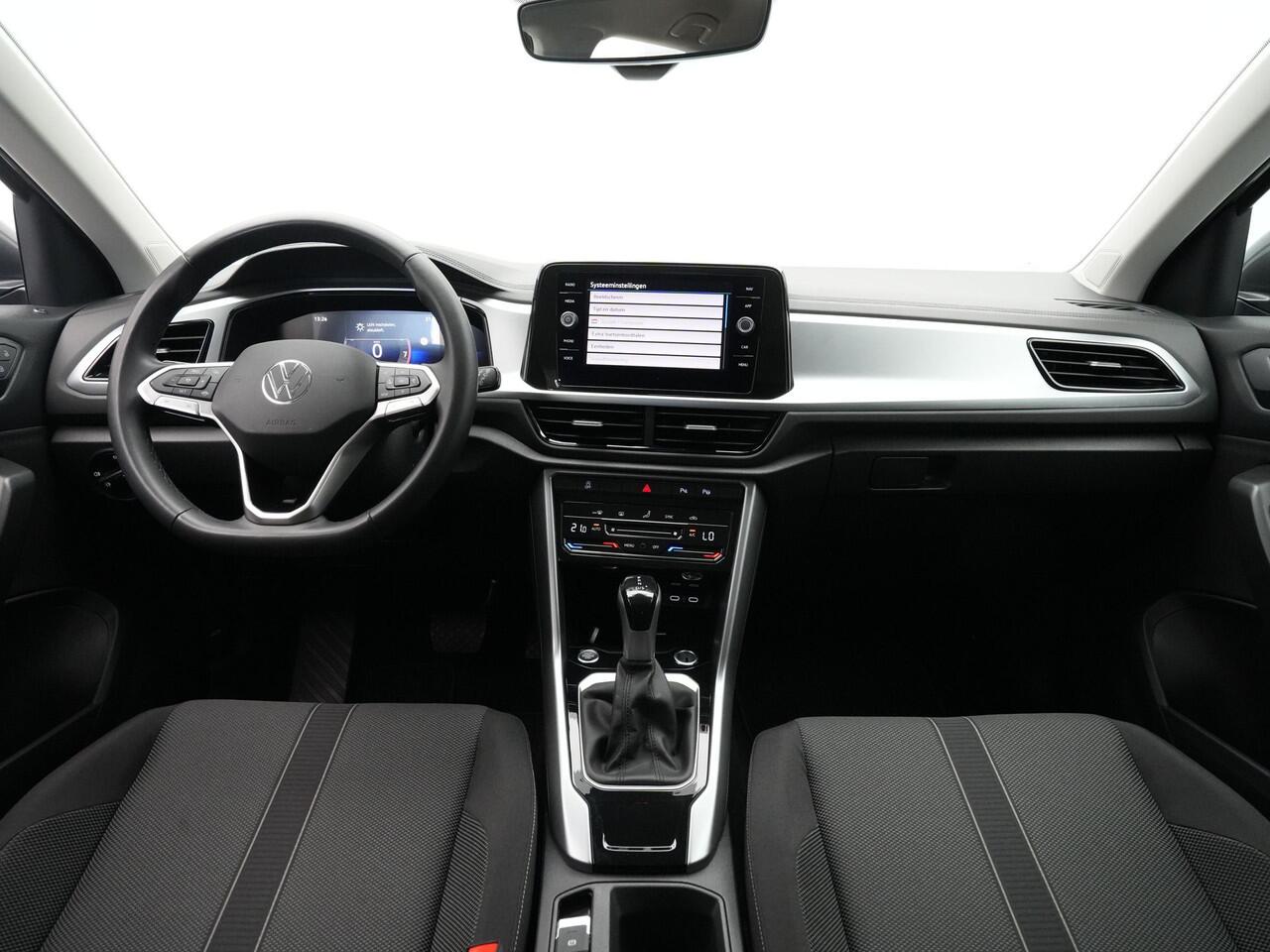 Volkswagen T-Roc 1.5 TSI 150pk DSG Life Edition Navi via App Pdc Clima Acc 63