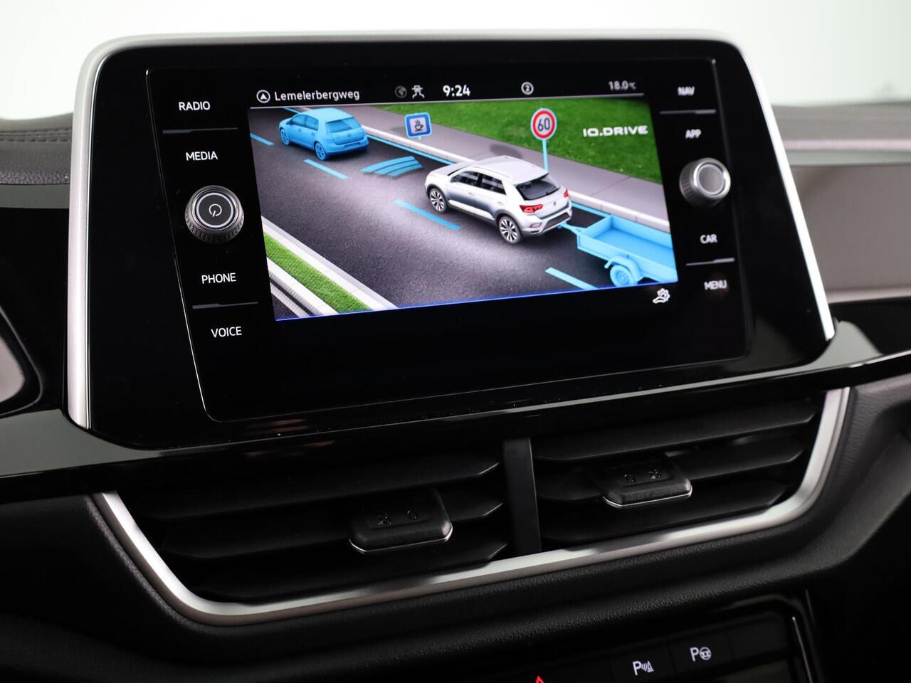 Volkswagen T-Roc 1.5 TSI R-Line 150 pk Automaat (DSG) | Private lease vanaf ¤ 592,- pm | Verlengde garantie | Navigatie | Trekhaak (afneembaar) | Parkeersensoren (Park assist) | Achteruitrijcamera | R-Line |