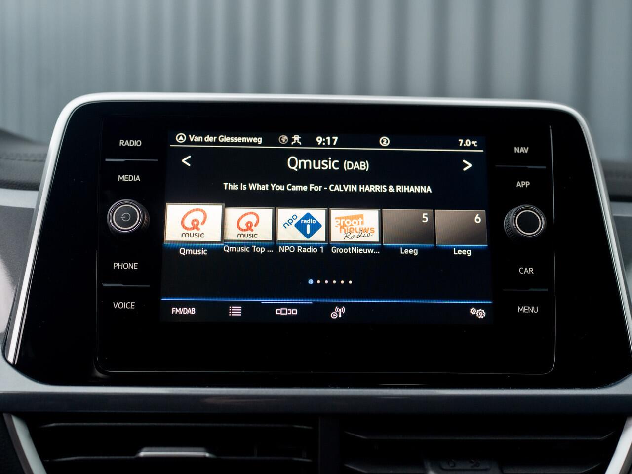 Volkswagen T-Roc 1.5 TSI Life Edition | IQ Light | Navi | Stoelverw. | Trekhaak afnb. | Prijs Rijklaar!!