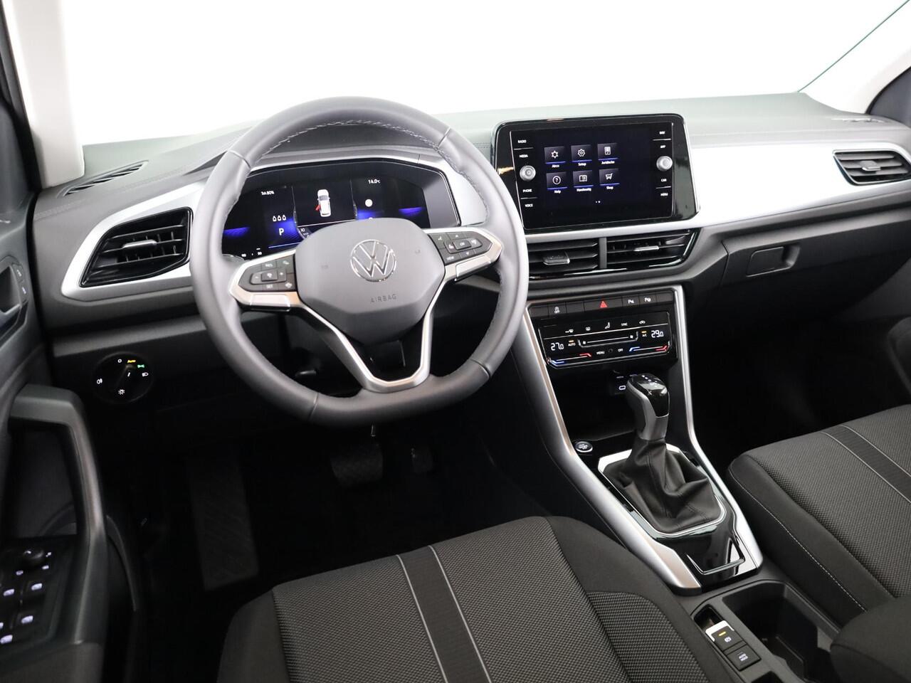 Volkswagen T-Roc Life Edition 1.5 110 kW / 150 pk TSI SUV 7 versn. | Verlengde garantie | Private lease vanaf ¤ 699,- pm | Navigatie via App | Parkeersensoren (Park assist) | Achteruitrijcamera | Adaptieve cruise control |