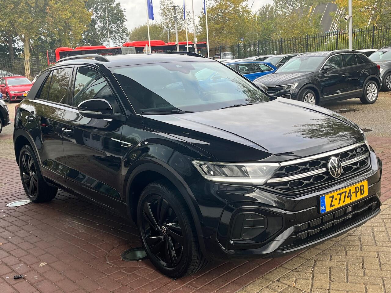 Volkswagen T-Roc 1.5 TSI R-Line / Black Style / Trekhaak / Adaptive Cruise / Stoel & Stuurverwarming / Navi