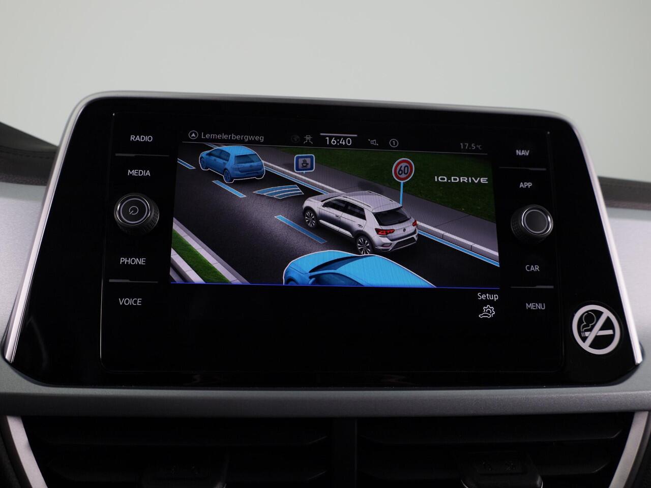 Volkswagen T-Roc 1.0 TSI Life Edition GOAL 115 PK | Private lease vanaf ¤ 519,- pm | Navigatie | automatische Airco | Parkeer assistent |