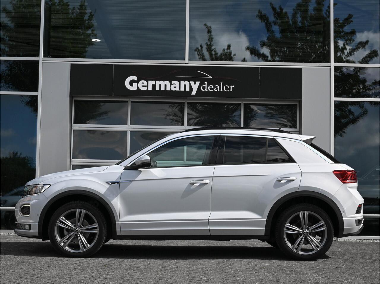 Volkswagen T-Roc 1.5TSI R-Line Pano Keyless ACC Dodehoek Zetels Trekhaak