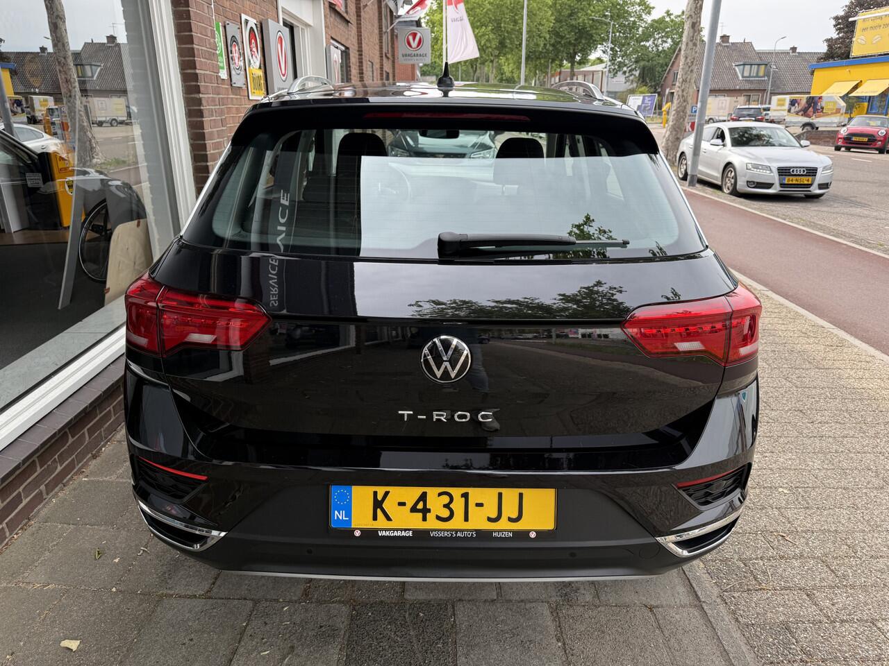 Volkswagen T-Roc 1.0 TSI Style Business | navigatie | cruise control | parkeer sensoren | trekhaak meerprijs 899.00 euro