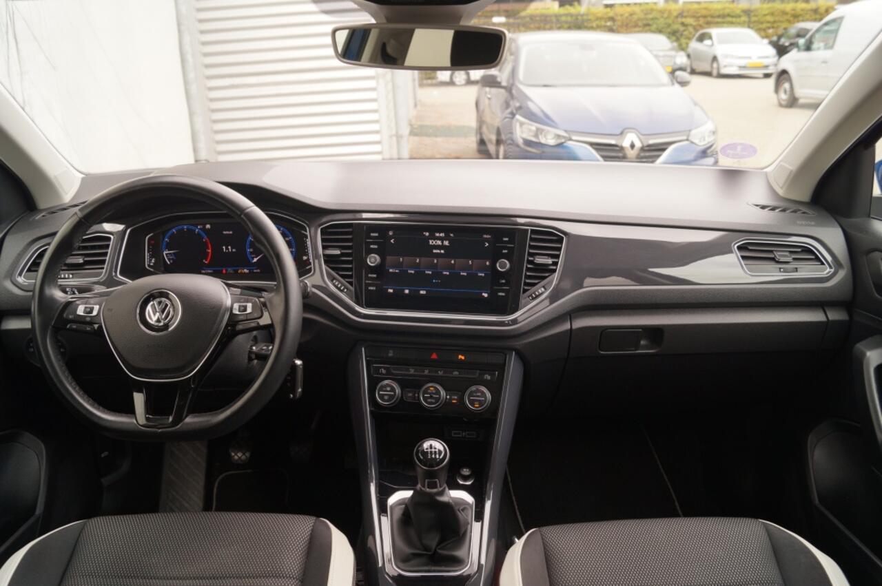 Volkswagen T-Roc 1.5 TSI 150pk Sport -PANO-DIGI-LED-ECC-PDC-