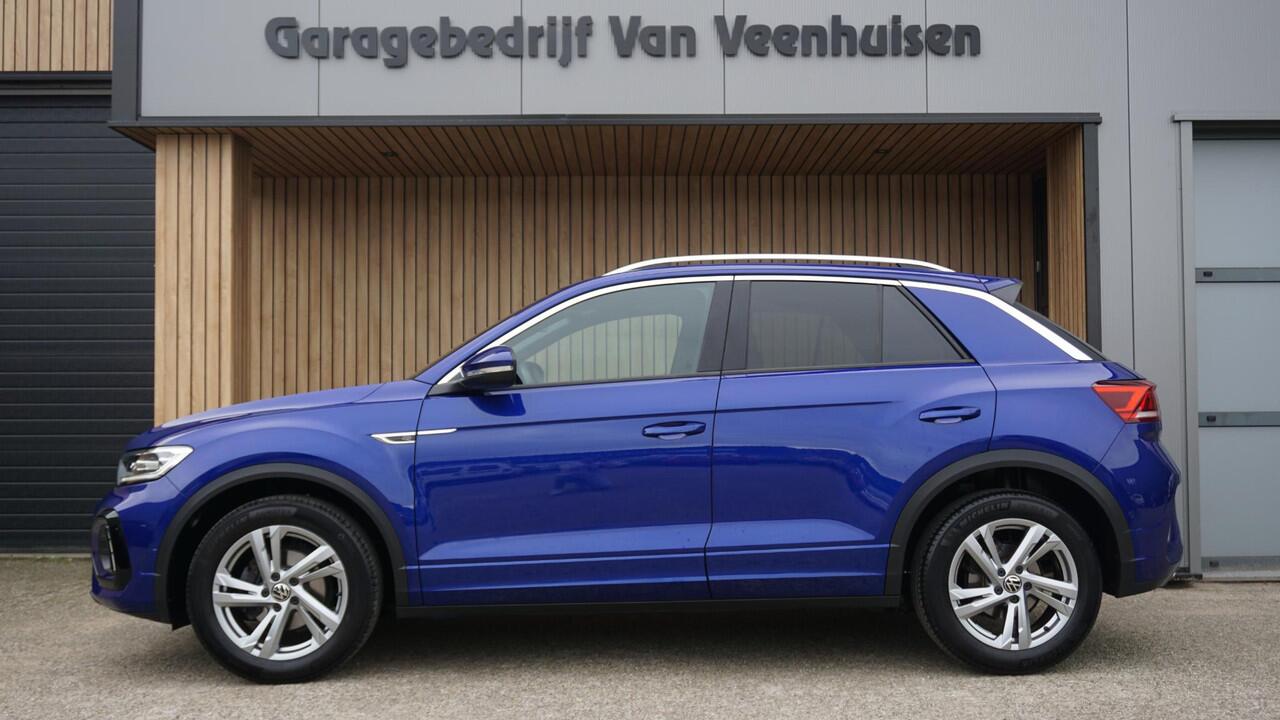 Volkswagen T-Roc 1.5 TSI 150pk DSG 2x R-Line IQ Light Afn-Trekhaak *Lapiz Blue* 17inch LM Adaptive Cruise Control Stuurverwarming *Compleet*