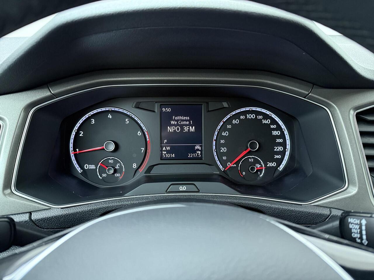 Volkswagen T-Roc 1.0 TSI Style | 110 PK | Achteruitrijcamera | Navigatiesysteem | Adaptive cruise control |