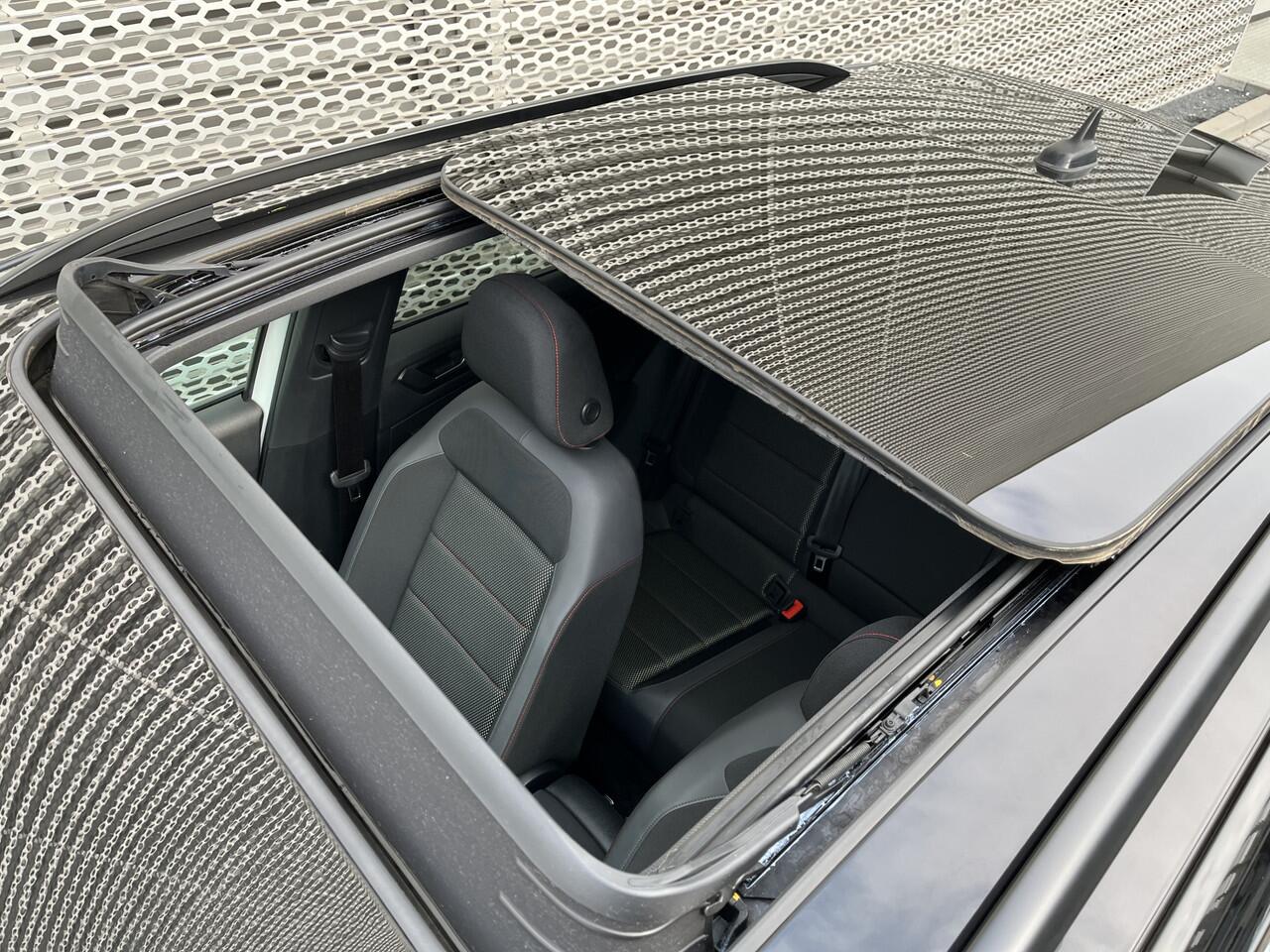 Volkswagen T-Roc 1.5 TSI Sport Business R / Digitale Cockpit Pro / Panoramadak / Afneembare Trekhaak / Black Style / Elektrische Achterklep / Stoelverwarming / Dodehoek Sensor