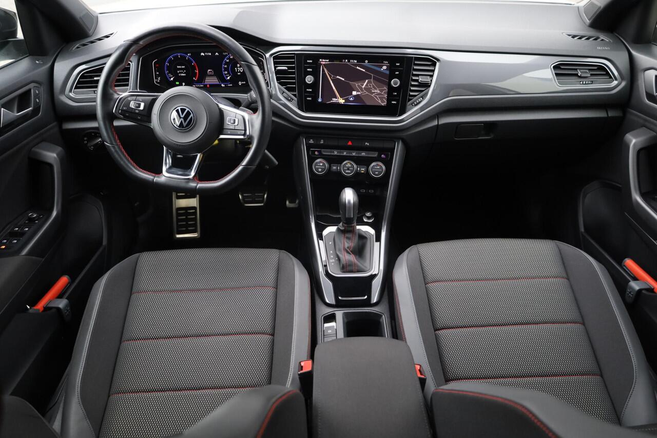 Volkswagen T-Roc 1.5 TSI Sport Business R 110KW/150PK DSG, NL auto nieuw door ons geleverd, navigatie, parkeer camera, Led koplampen, spiegelpakket, elektr a klep, digital cockpit pro, 19" LMV Suzuka, achteruitrijcamera, privacy glas, R Line, spraak bediening, App Connect