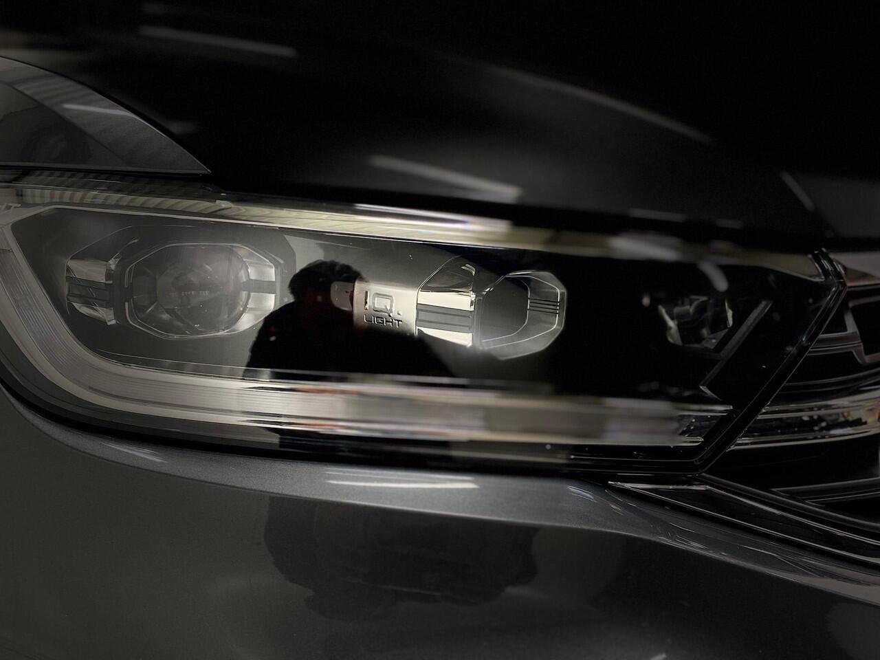 Volkswagen T-Roc 1.5 TSI R Line 2x R line edition Camera IQ-light/Matrix ACC Navigatie 17inch Virtual Cockpit Apple carplay