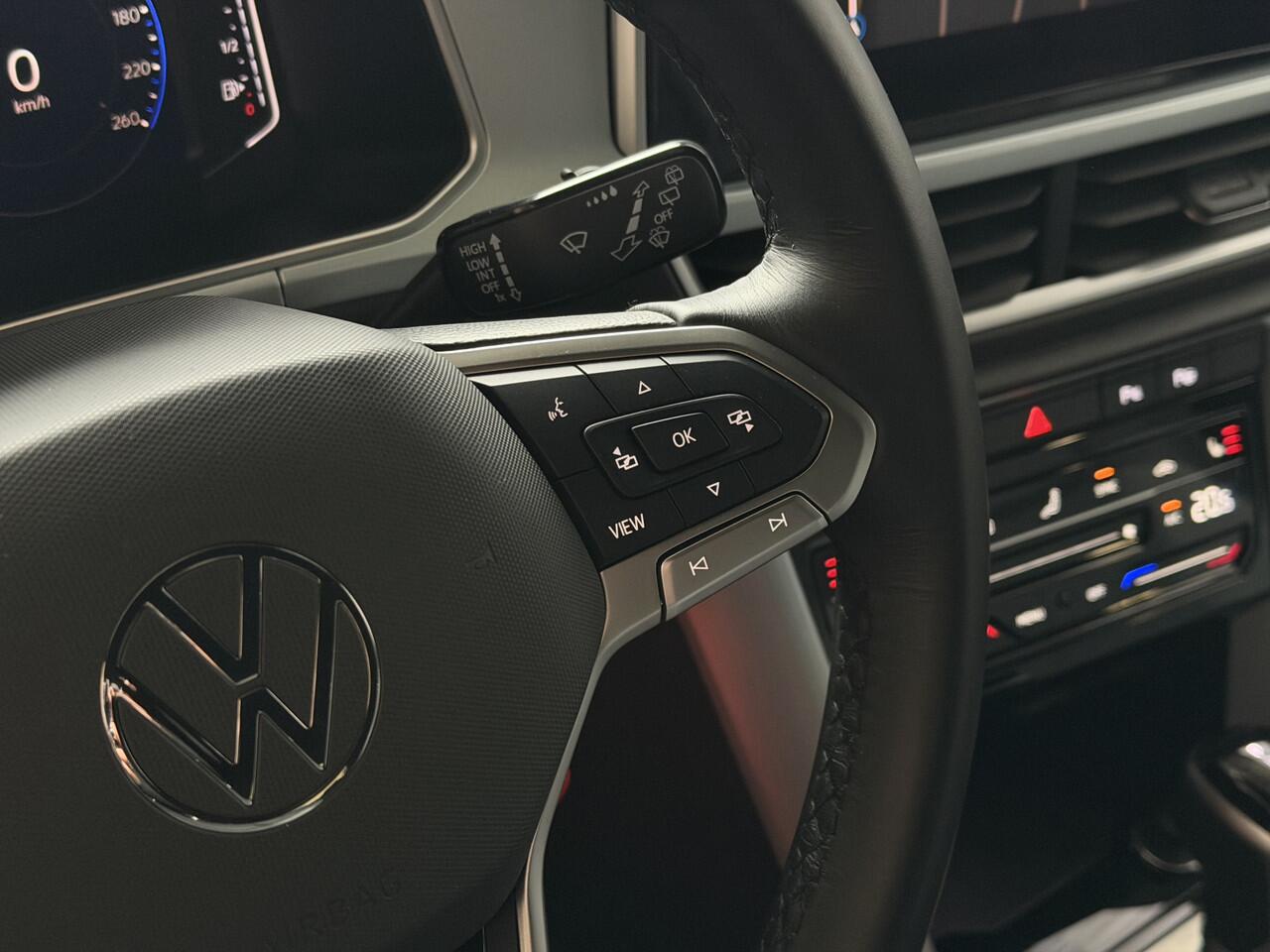 Volkswagen T-Roc 1.5 TSI 150PK EVO ADAP.CRUISE LED VIR.COCKPIT 18''LMV STOEL/.VERW. CAMERA TREKHAAK LMV 03.2025 HALF LEDER DODE.HOEK.DET ?Top Auto's Wijchen , 30 Jaar Specialist in Volkswagen : Alle Type's : R-Line Edition / Style / First Edition / Highline / Life , Zowe