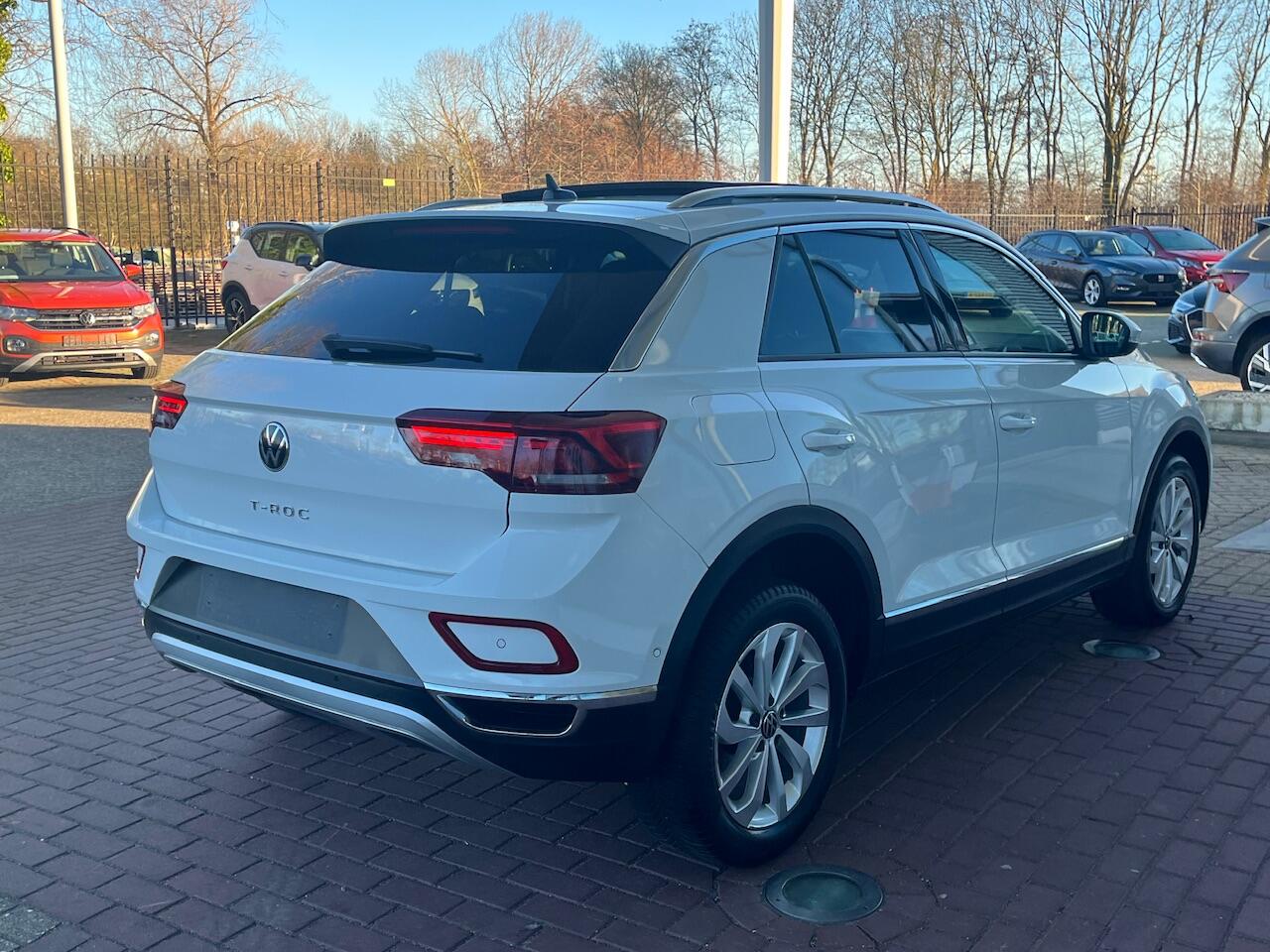 Volkswagen T-Roc 1.5 TSI 150PK DSG Style / Panorama dak / IQ Led / Virtual cockpit pro / App-connect / Stoelverwarming voorzijde / 17'' LMV