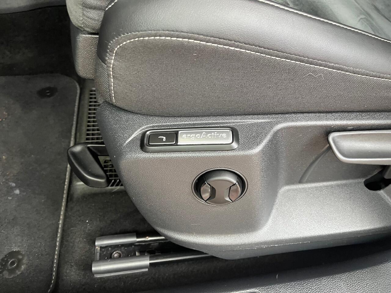 Volkswagen T-Roc 1.5 TSI DSG R-Line / IQ Led / Digitaal dashboard pro / Stand kachel / 19'' LMV