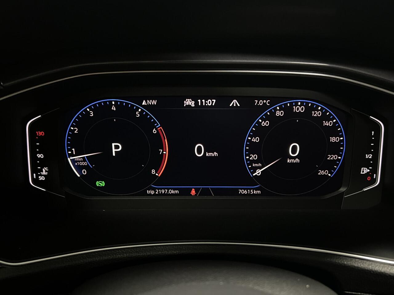 Volkswagen T-Roc 1.5 TSI Sport | NAVI | PAMORAMADAK | TREKHAAK | KEYLESS | ACC |