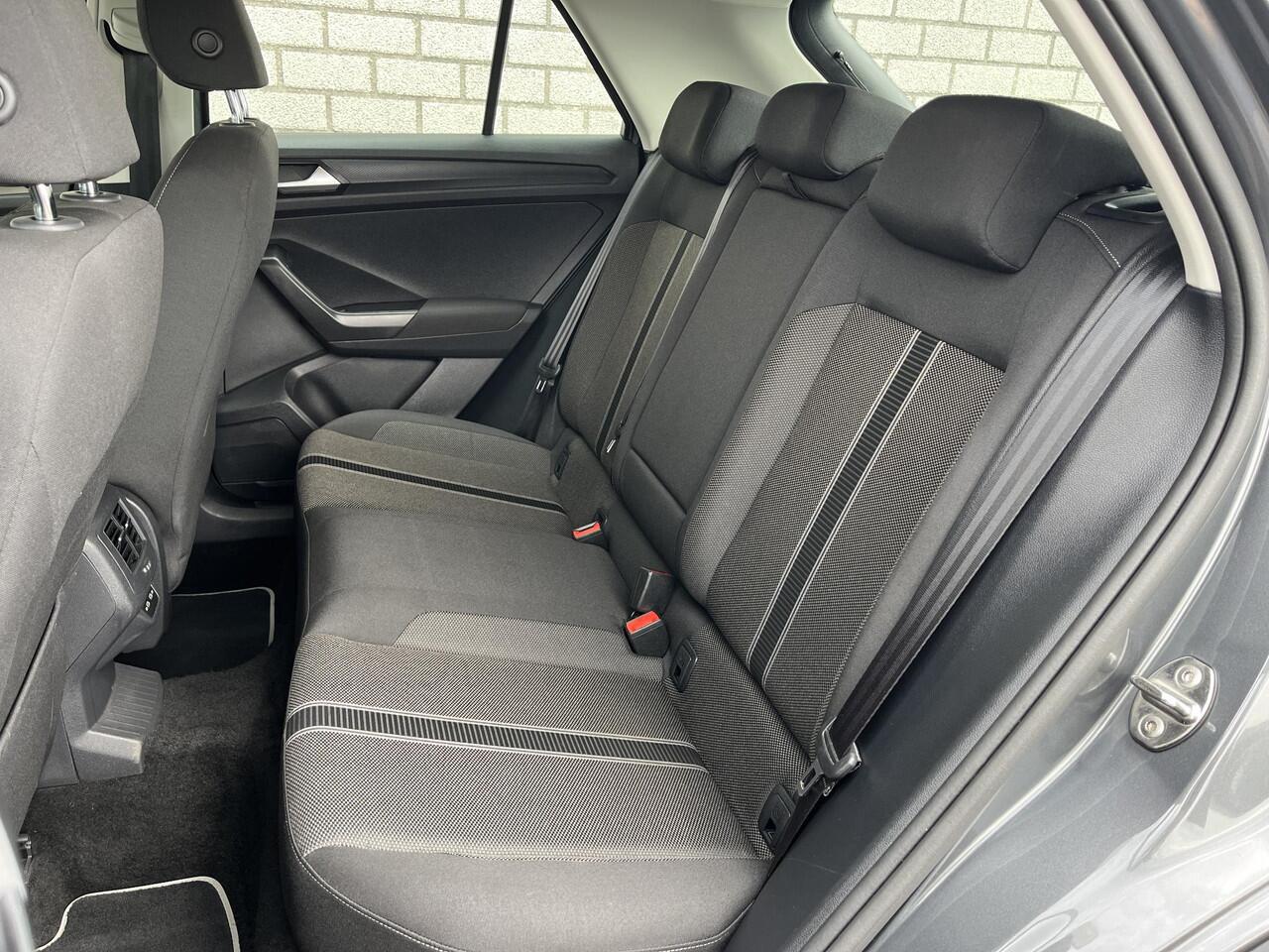 Volkswagen T-Roc 1.5 TSI Style | Stoel & Stuurverwarming | Achteruitrijcamera | Apple CarPlay / Android Auto | Elektrische Achterklep |