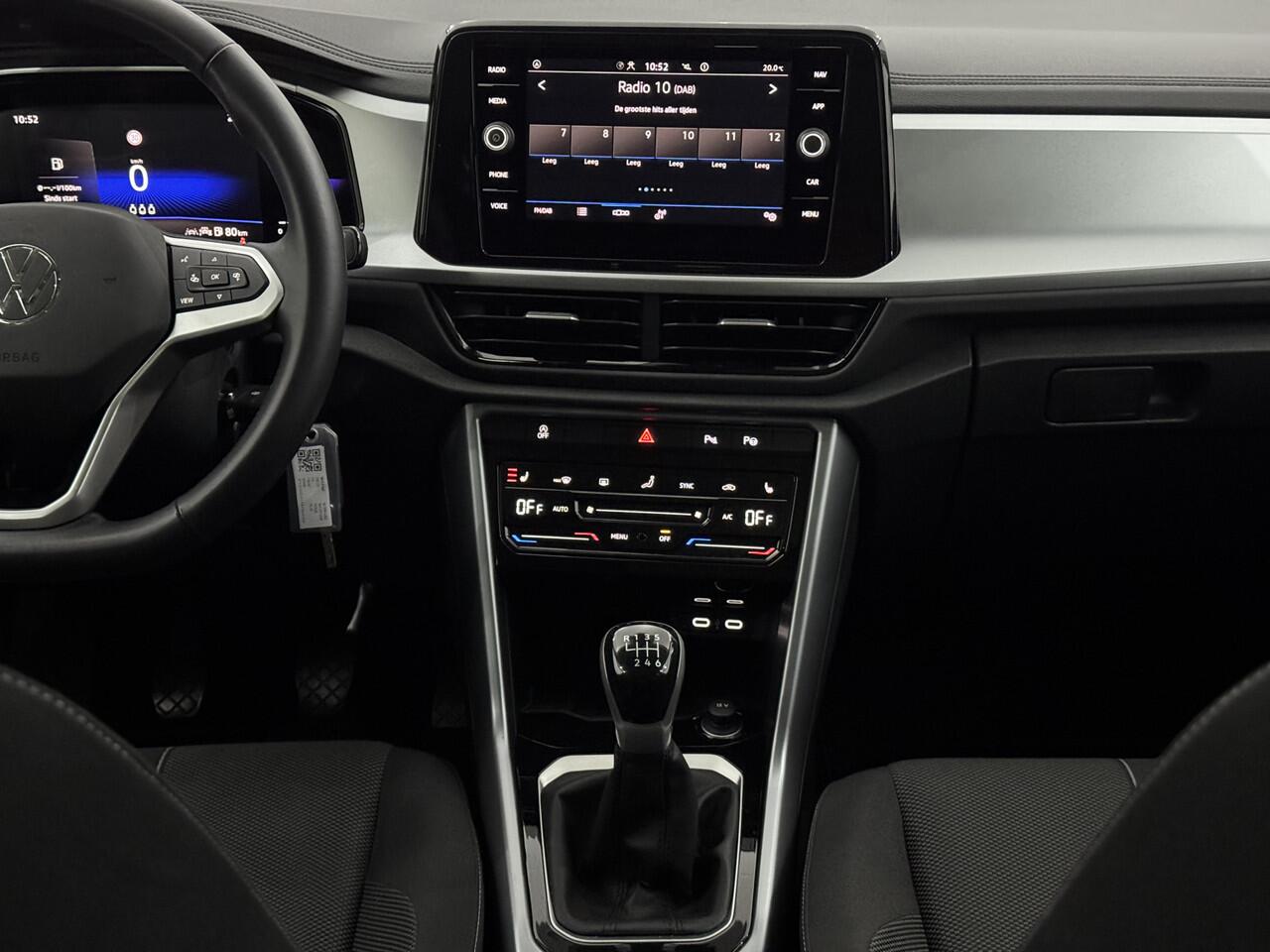 Volkswagen T-Roc 1.0 TSI Life Clima, Apple carplay, Parkeersensoren, Virtual desk, Winterpakket, Cruise control