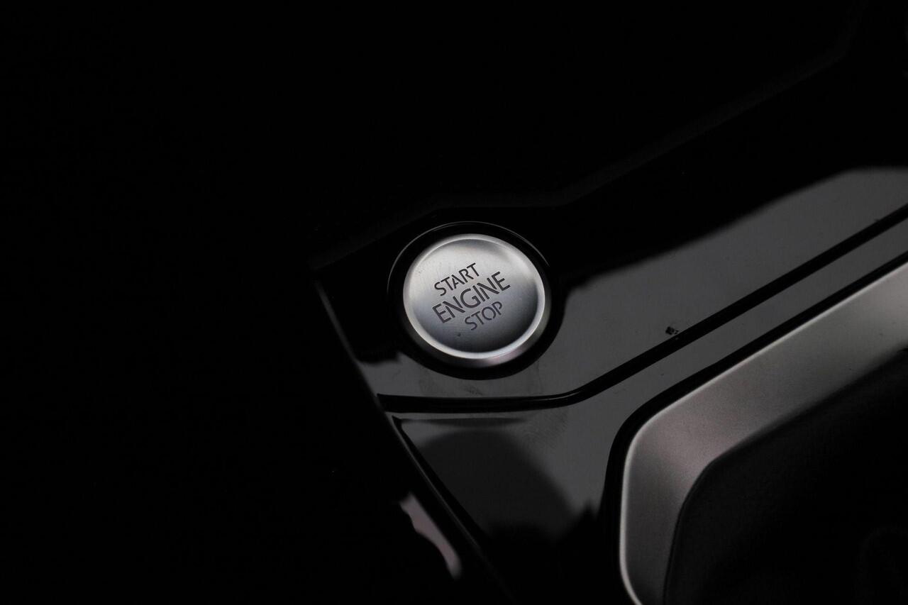 Volkswagen T-Roc 1.5 TSI 150 pk DSG R-Line Edition | Panoramadak | Stuur-/stoelverwarming | Achteruitrijcamera | Apple Carplay / Android Auto