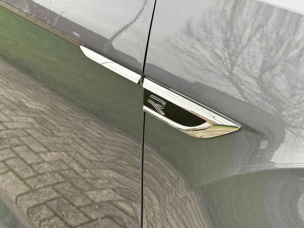 Volkswagen T-Roc 1.5 TSI R-Line Edition Panorama | ACC | Stuur/stoelverwarming