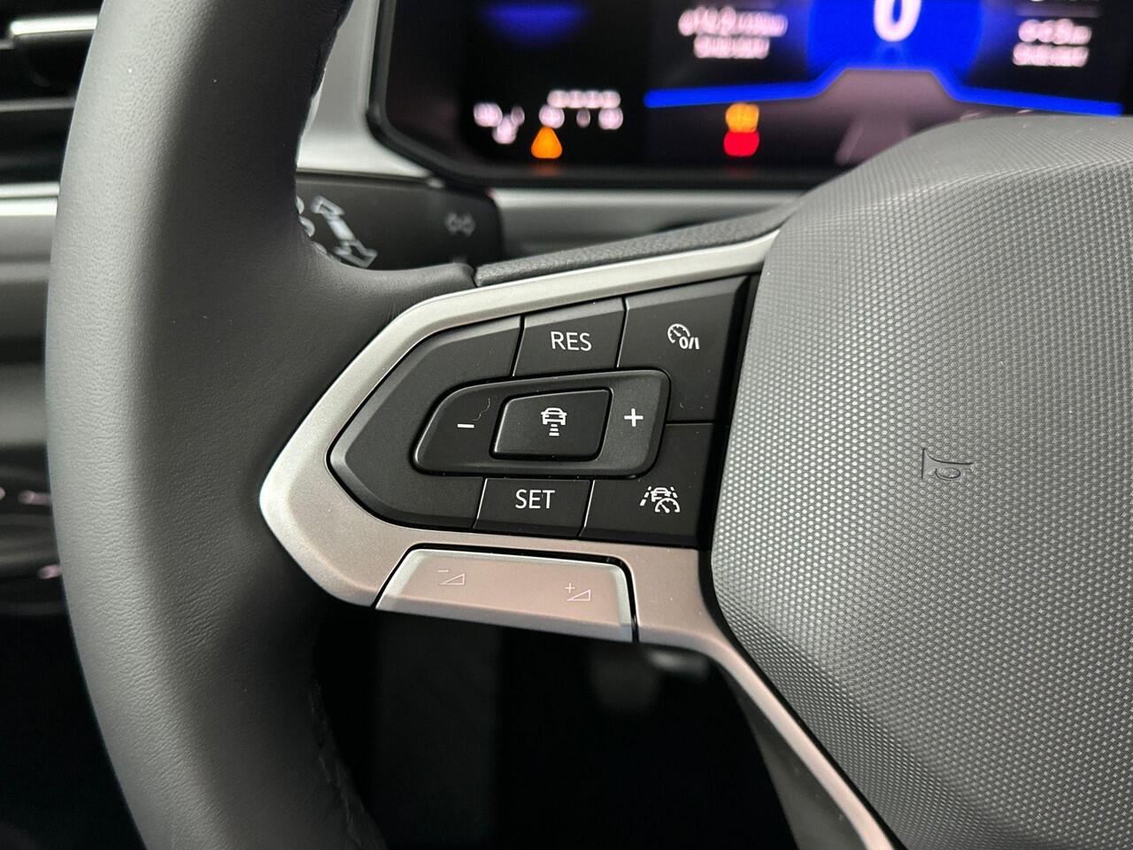 Volkswagen T-Roc Life Edition 1.0 85 kW / 116 pk TSI SUV 6 versn. H