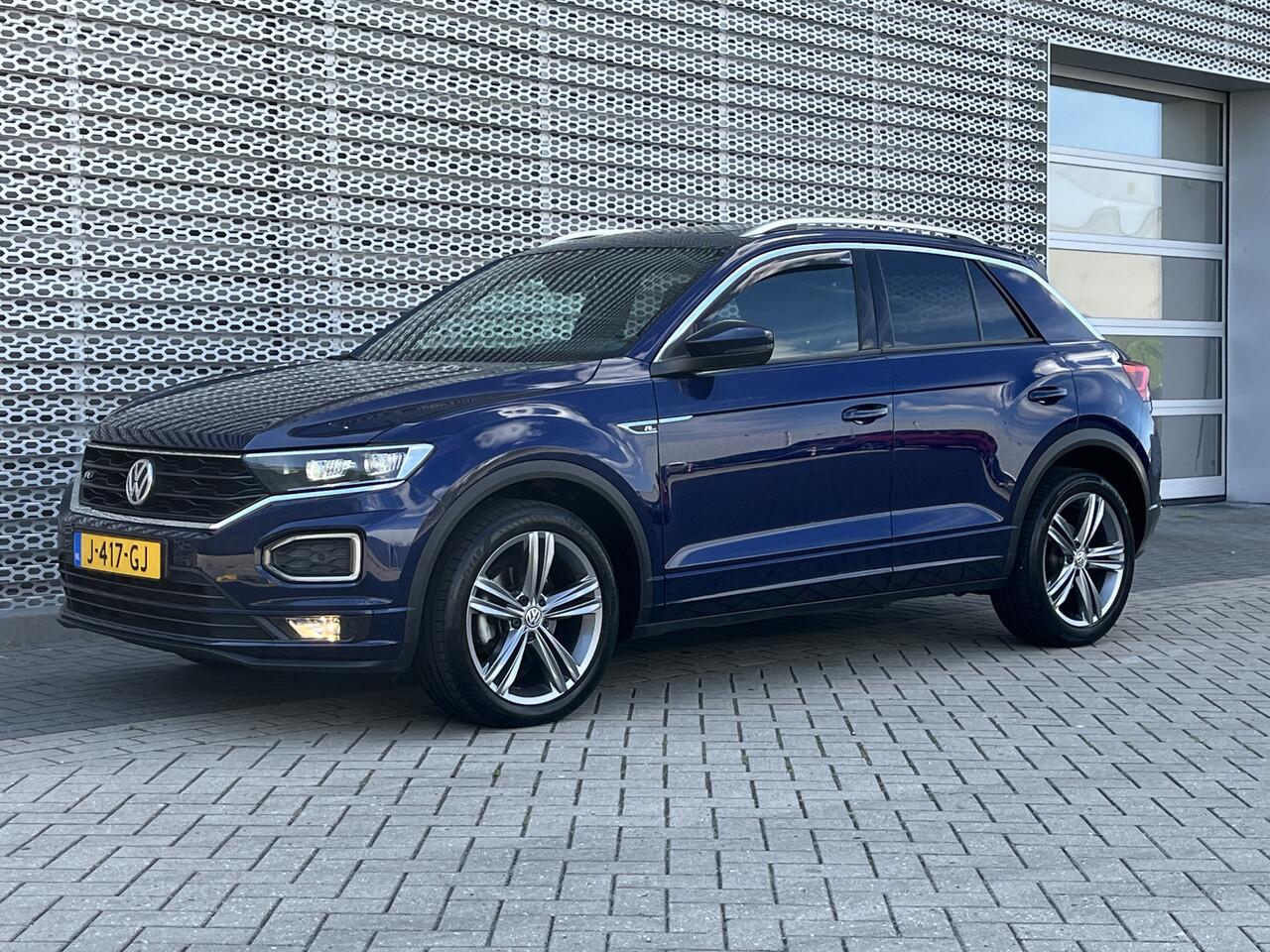 Volkswagen T-Roc 1.5 TSI 150pk DSG R-Line / Panoramadak / R-Line in. & ext. / Led / Digitaal dashboard / Camera / Parkeersensoren / Lichtmetaal 18 inch /