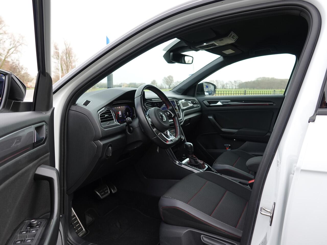 Volkswagen T-Roc 1.5 TSI Sport 150PK R-LINE AUTOM. | LED | NAVI | CAM + PDC V+A | ADAPT. CRUISE