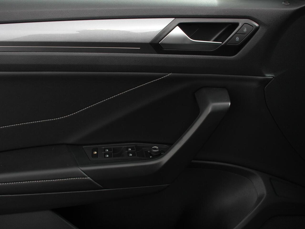 Volkswagen T-Roc 1.5 TSI DSG Style | Navigatie | Apple Carplay / Android Auto | Climate Control | Led | Digitale Cockpit | Adaptive Cruise Control | Trekhaak