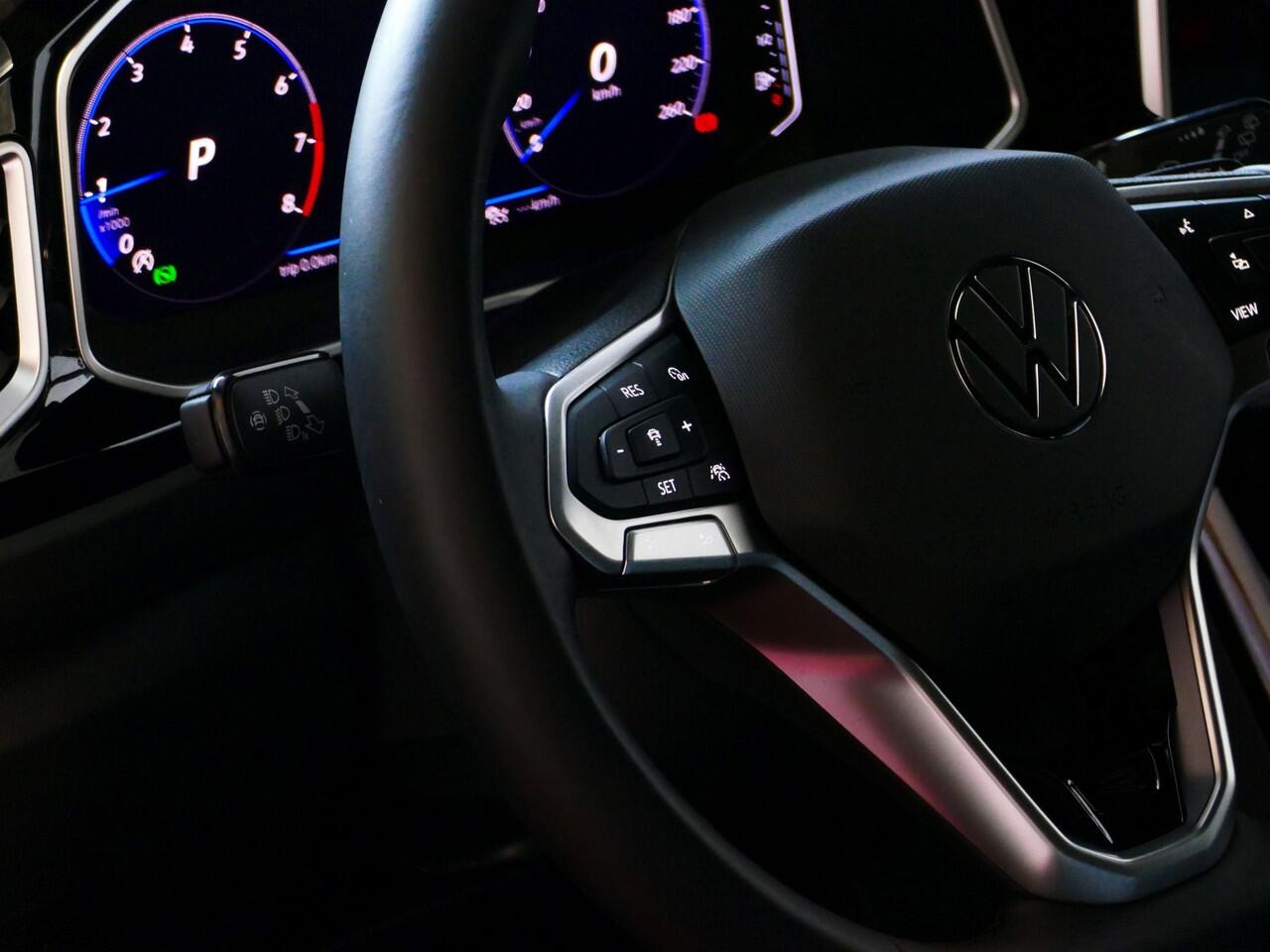 Volkswagen T-Roc ?NIEUWE AUTO? 1.5 TSI 150PK R-LINE EVO IQ LIGHT ALCANTARA ELEK.KLEP CARPLAY STOEL/STUUR VERW. 18"LMV VIR.COCKPIT RLINE R LINE "Volkswagen rijden begint bij Topautos.nl - 75 topmodellen direct op voorraad!"