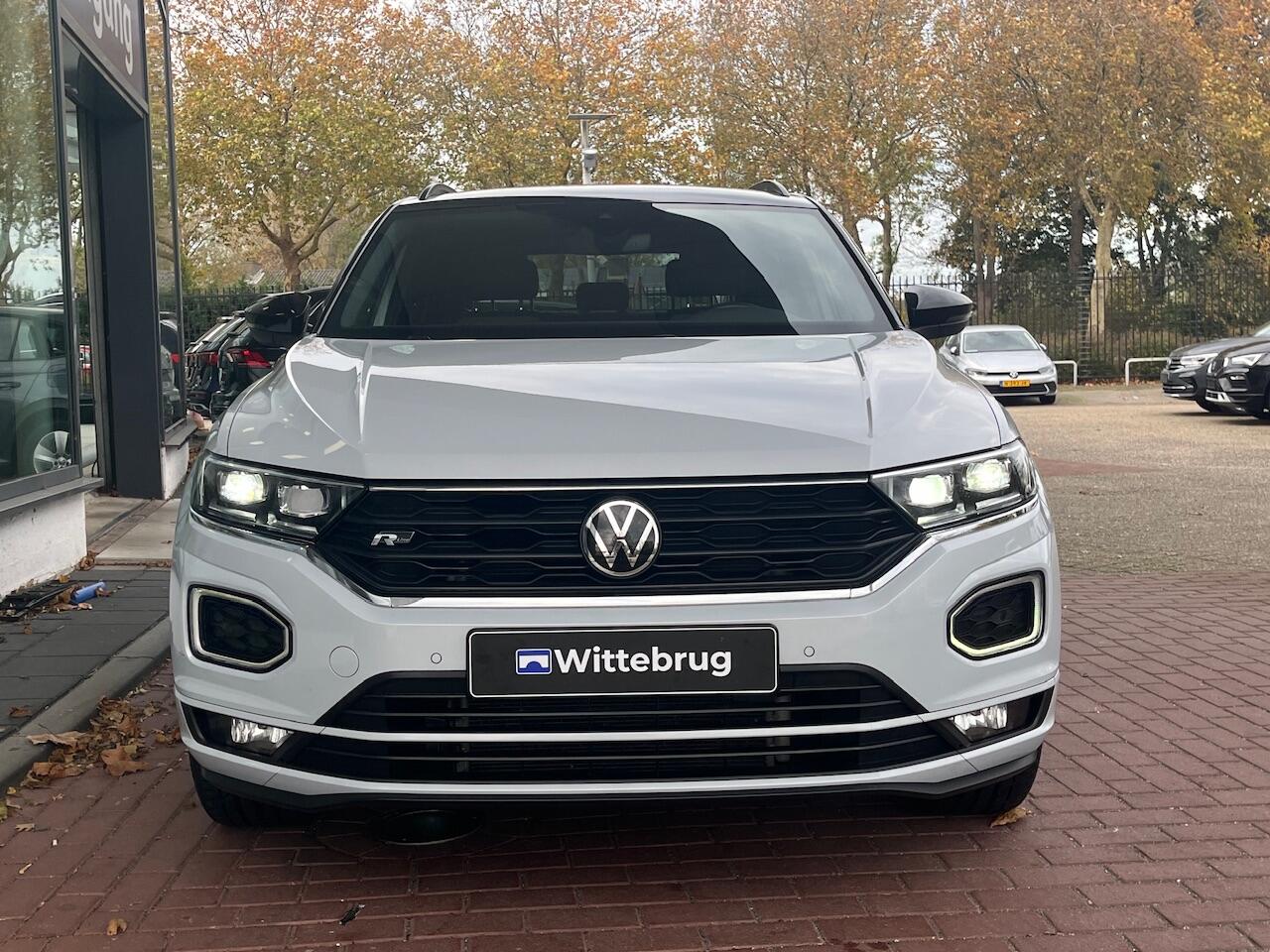 Volkswagen T-Roc 1.5 TSI R-Line / 19 Inch / Afneembare trekhaak / Elect. Achterklep / Camera / Cockpit Pro