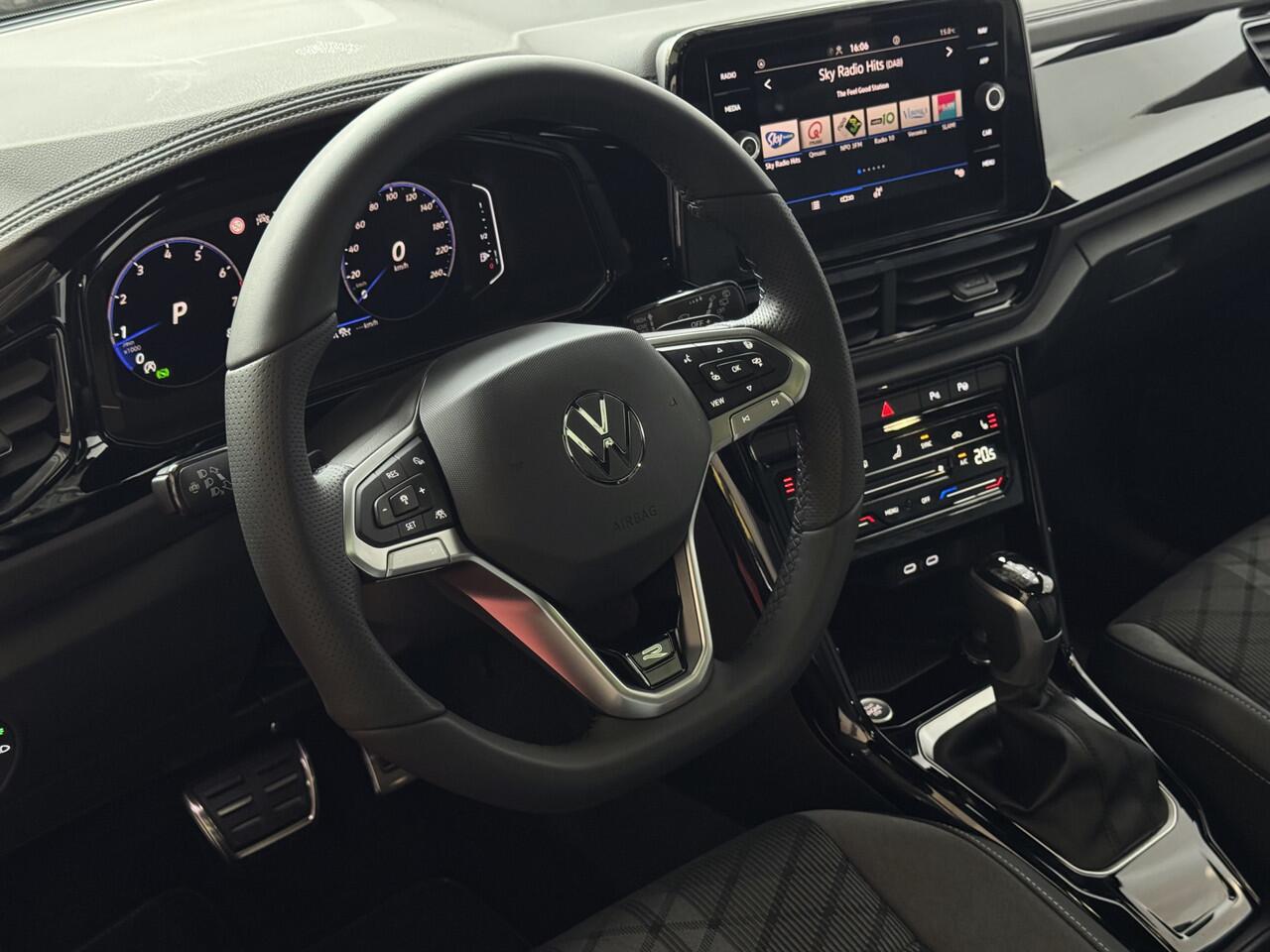 Volkswagen T-Roc 1.5 TSI 150PK R-LINE PANORAMA BLACKLINE EVO IQ LIGHT ALCANTARA ELEK.KLEP CARPLAY STOEL/STUUR VERW. 19"LMV VIR.COCKPIT 08/2025 ?Top Auto's Wijchen? 170 Nieuwe en bijna nieuwe Auto's met : Benzine / PHEV / Plug in hybrid / Hybrid / Mild hybrid / HEV /Keuze