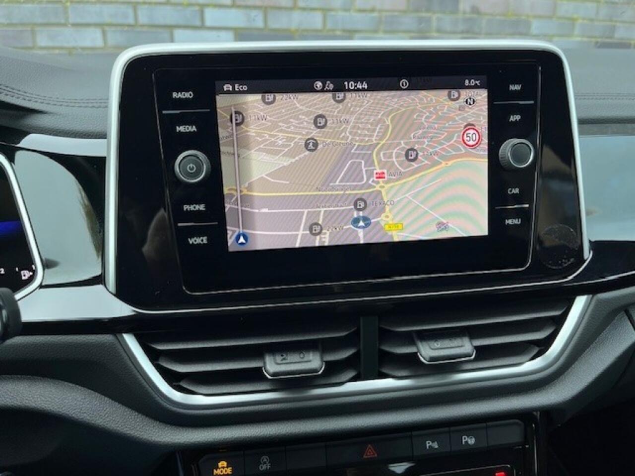 Volkswagen T-Roc 1.5 TSi DSG R-LINE - AFN. TREKH. - CAMERA - IQ