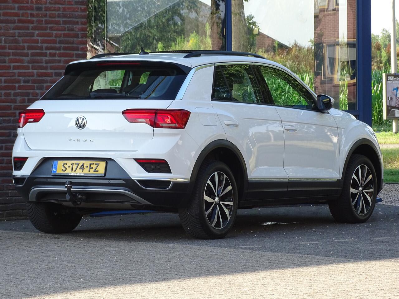Volkswagen T-Roc 1.0 TSI Style Business Panoramadak Trekhaak