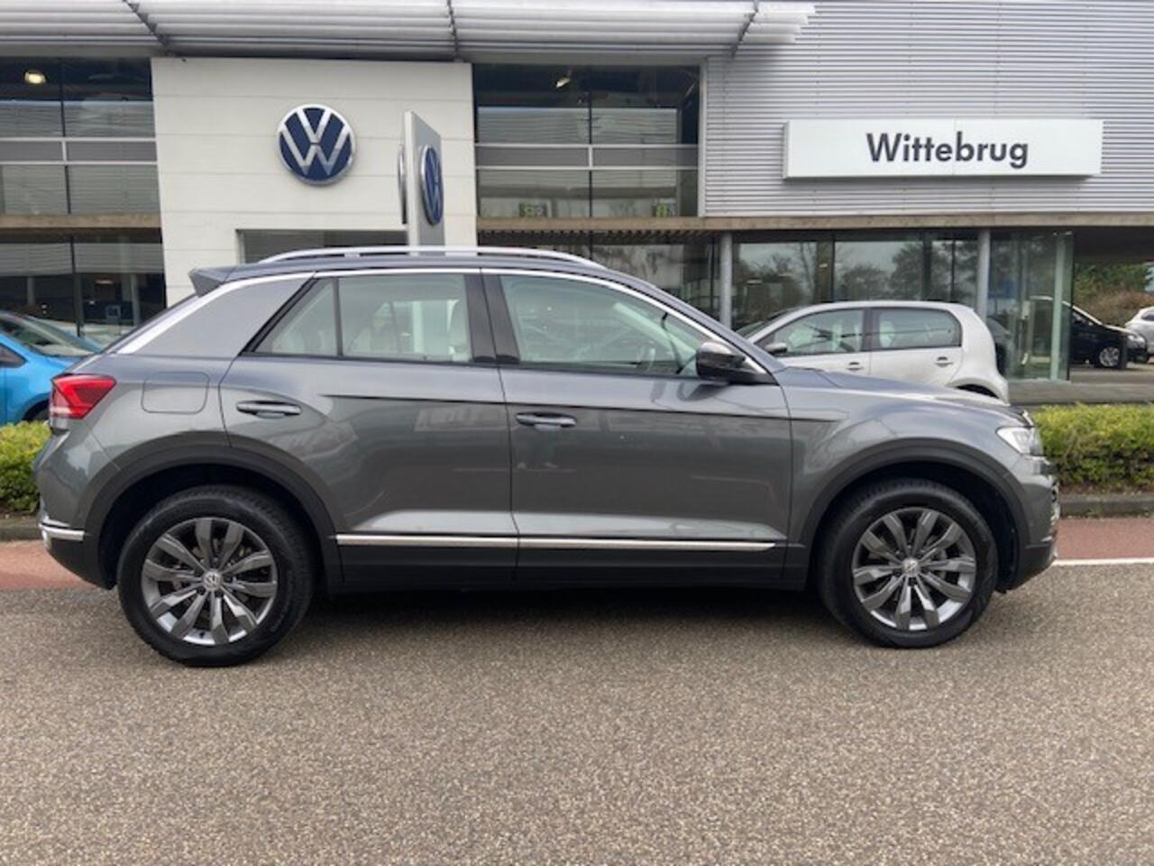 Volkswagen T-Roc 1.5 TSI Sport / Lederen interieur / Clima / Navi / Camera