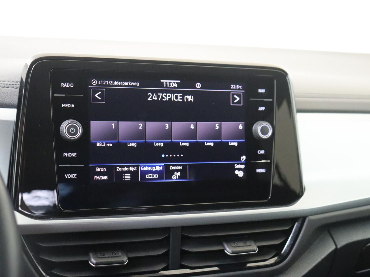 Volkswagen T-Roc 1.0 TSI Life | LED-voor en achterlichten | Achteruitrijcamera | Adaptive cruise control | Connected services |